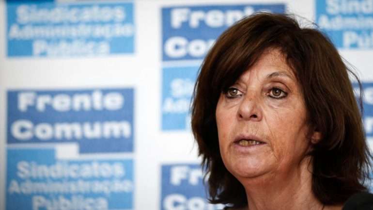 Para a líder, Ana Avoila, a nova versão da proposta do Governo "mantém o faseamento" das progressões na carreira