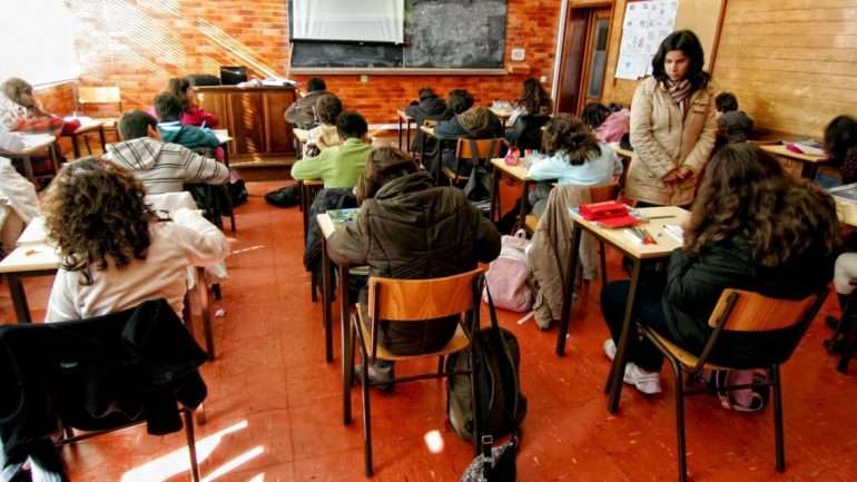 A redução de alunos por turma avançou já este ano letivo e abrangeu quase 200 mil alunos de escolas TEIP