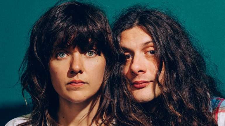 É a primeira vez que Courtney Barnett e Kurt Vile trabalham juntos. Segue-se uma digressão americana