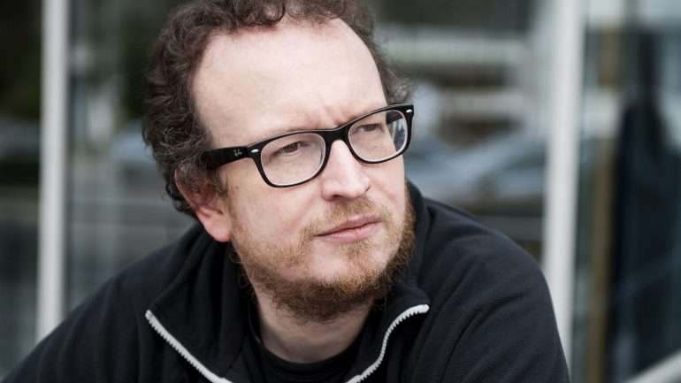 Robert Muchamore acredita que os seus livros são controversos, mas não os compara a livros para adultos.