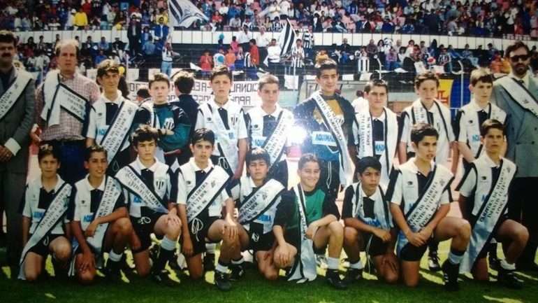 Imagens de rara beleza: o keeper Tiago Góes ao lado de Cristiano Ronaldo na entrega das faixas de campeão