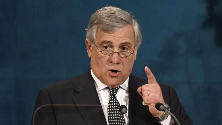 Antonio Tajani lançou fortes reprimendas aos eurodeputados que o interromperam
