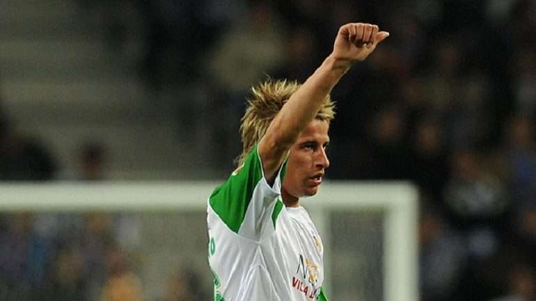 Fábio Coentrão estreou-se como sénior em 2005 pelo Rio Ave, onde regressou por empréstimo de seis meses em 2009
