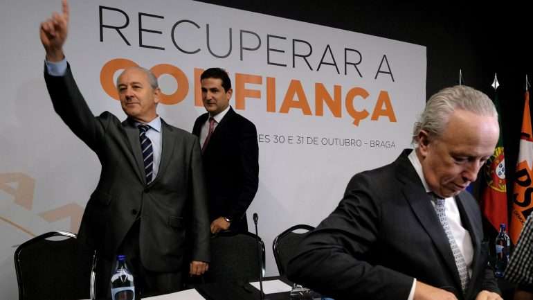 Rui Rio e Pedro Santana Lopes cruzaram-se na reunião das jornadas parlamentares do PSD, onde foram convencer os deputados de que são a melhor escolha