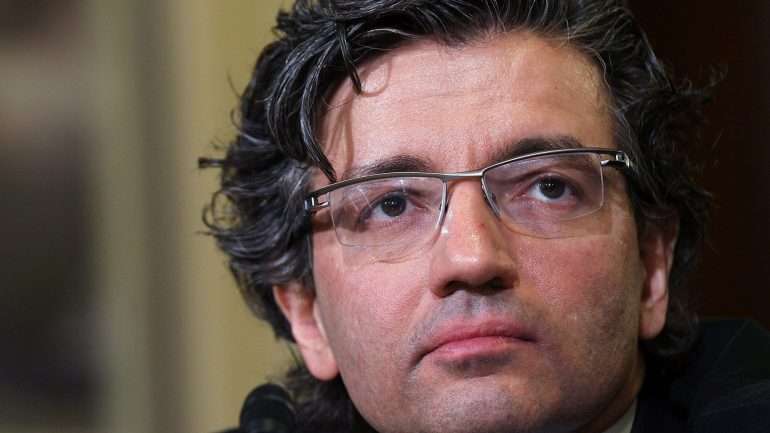 "Não vamos conseguir destruir o terrorismo sem democratizar e secularizar as sociedades islâmicas"
