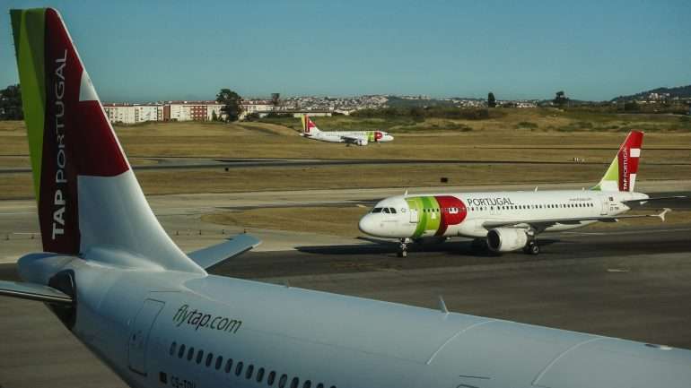 Este ano "foram contratados oito tripulantes (assistentes de bordo e pilotos) com mais de 40 anos", refere a TAP