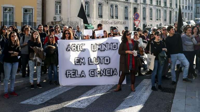Os bolseiros querem ver os valores das bolsas atualizados, o que não acontece desde 2002