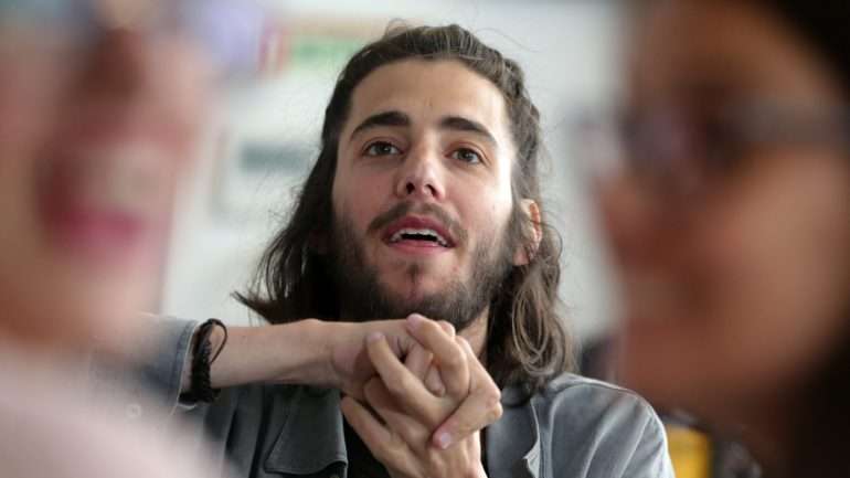 "A família agradece aos fãs toda a força e apoio e pede para não ser importunada", afirmou o diretor clínico do centro hospitalar onde Salvador Sobral está internado.