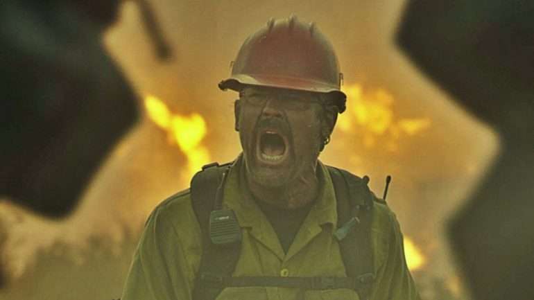 "Só para Bravos" conta a história de um grupo de bombeiros durante um gigantesco incêndio