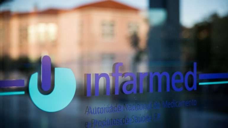 A Infarmed estava localizada em Lisboa.