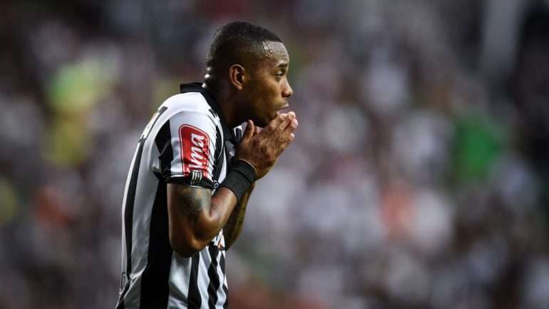 Robinho joga agora no Atl. Mineiro, depois de ter representado o Santos no início da carreira
