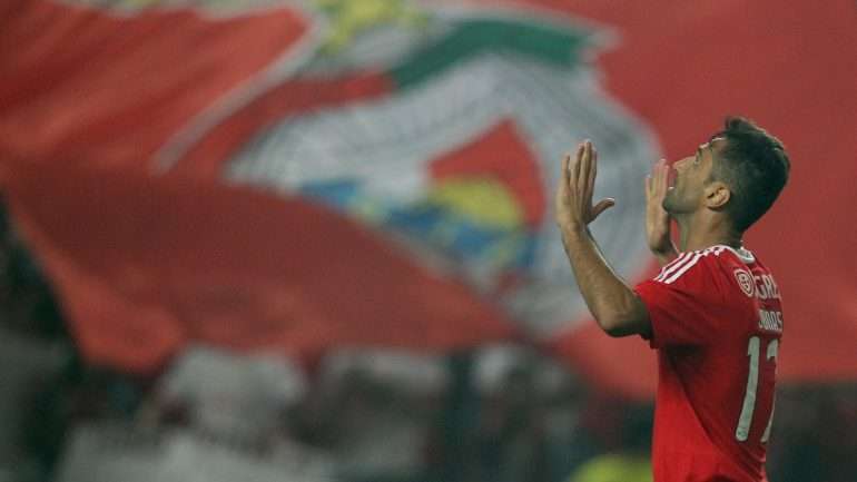 Jonas a celebrar com a camisola do Benfica: uma imagem que se tornou habitual. A partir de agora, de forma centenária