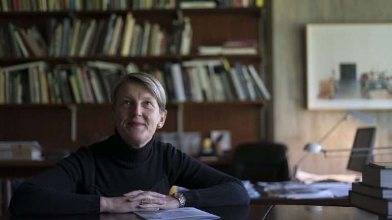 Penelope Curtis classifica a arte portuguesa contemporânea como "vigorosa e interessante"