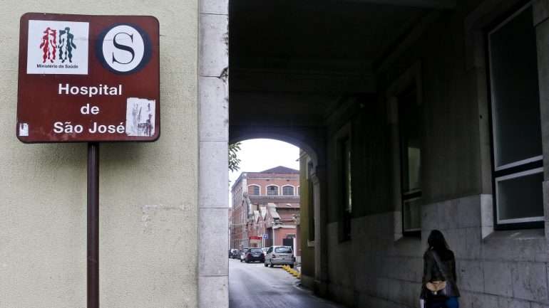A vítima foi transportada para o Hospital de São José, em Lisboa, onde acabou por morrer