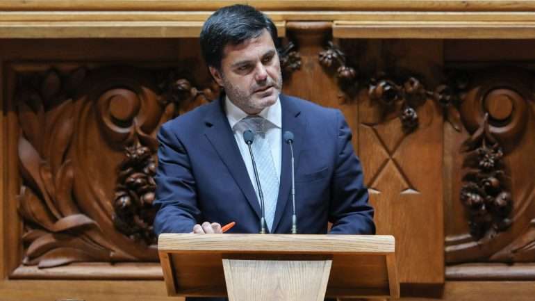 Miguel Santos defendeu que "O Governo está obrigado a criar condições para os portugueses construírem as suas vidas. É a reforma das reformas garantir um futuro melhor"