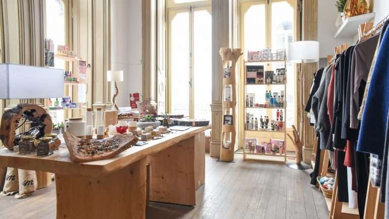 Com mais de 15 marcas de moda, decoração e cosmética, a Fair Bazaar acaba de abrir uma loja no Príncipe Real, em Lisboa. E isto é só o começo.