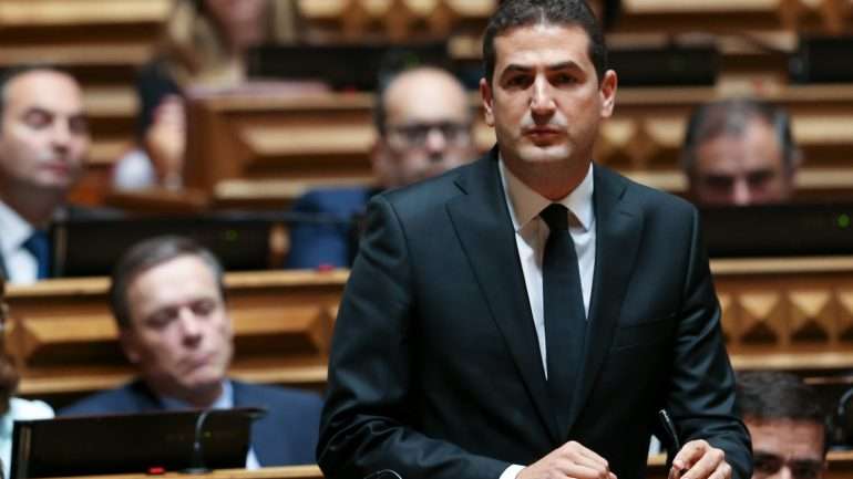 Bancada parlamentar do PSD reúne-se esta quinta-feira de manhã para acertar posições sobre o pacote de transparência e incompatibilidades dos deputados
