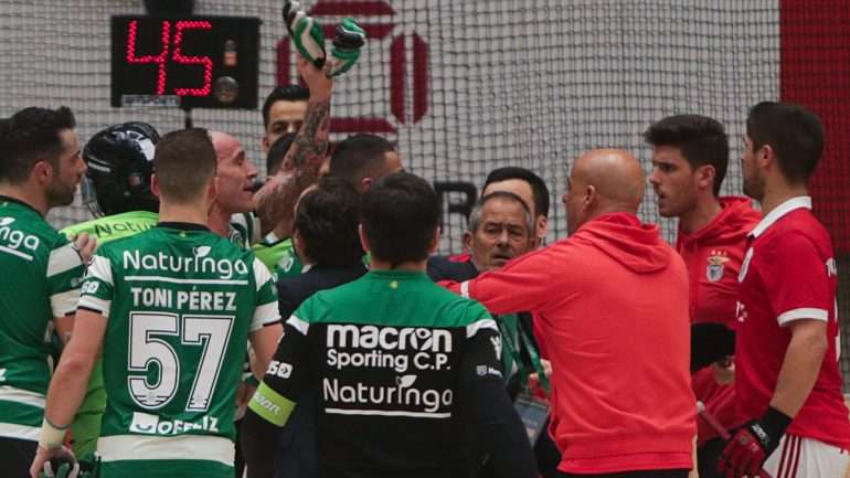 Após um jogo marcado pela correção, ânimos exaltaram-se no final do dérbi de hóquei em patins entre Sporting e Benfica