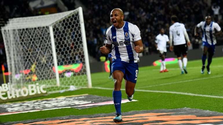 Brahimi coroou o 100.º jogo na Liga com um golo de antologia que carimbou a reviravolta no marcador