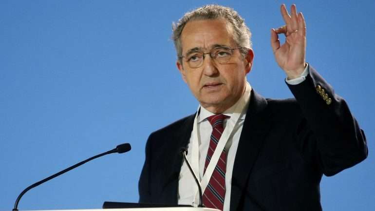 Foi "uma recaída breve na tradição fotoestalinista do CDS, uma característica do portismo", sugere Ribeiro e Castro