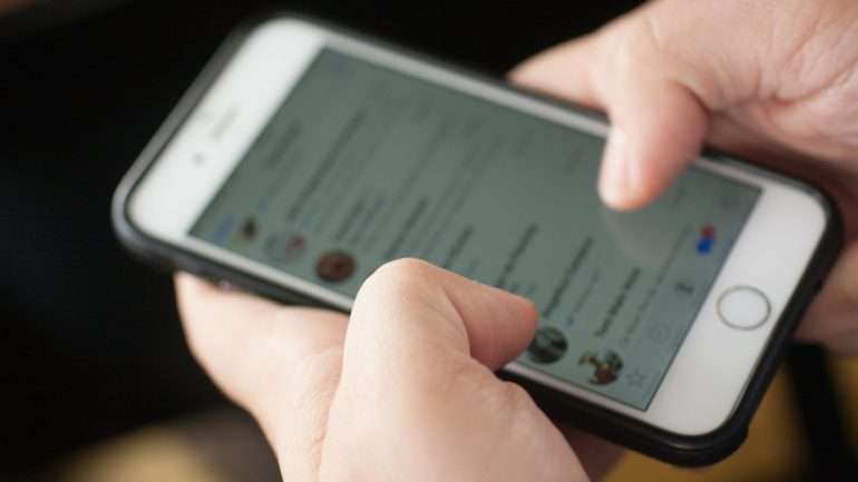 A hiperligação bloqueia o sistema e pode até levar o iPhone a reiniciar