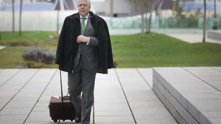 O procurador Orlando Figueira é acusado de corrupção, branqueamento, violação do segredo de justiça e falsificação