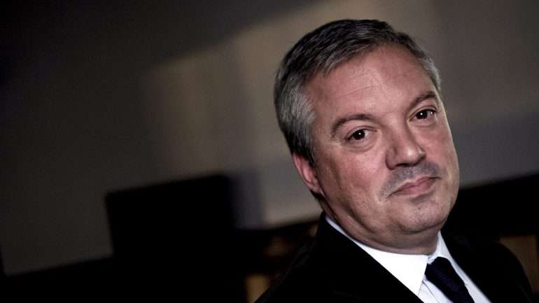 A mulher de Eduardo Vítor Rodrigues, presidente da câmara de Gaia, trabalha na Sol Maior, onde tem um aumento de 390%. Ministério Público está a analisar irregularidades detetadas pela Segurança Social