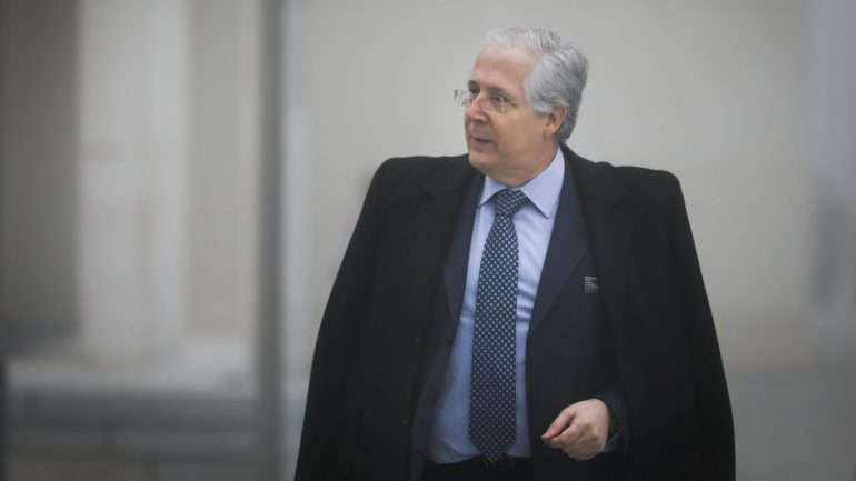 Esta é a quarta sessão do julgamento do procurador Orlando Figueira acusado de ter sido corrompido por Manuel Vicente
