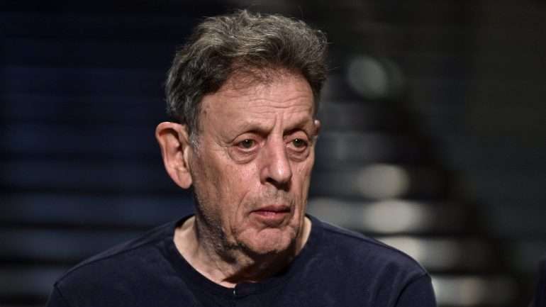Durante várias décadas, Philip Glass e David Bowie foram conversando sobre a criação daquelas peças sinfónicas