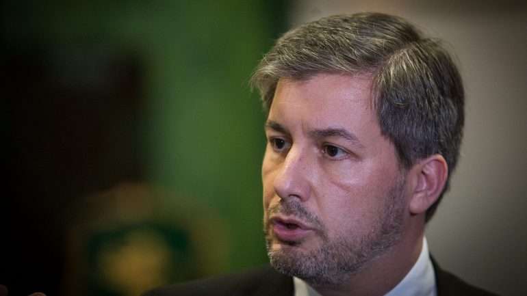 Bruno de Carvalho teve uma intervenção de uma hora antes de anunciar uma nova assembleia geral