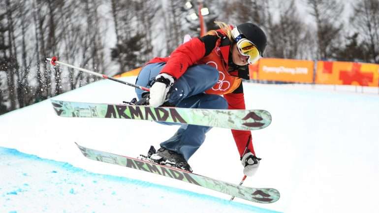 Elizabeth Swaney não é propriamente uma perita em manobras no halfpipe mas tem uma coisa boa: também é raro cair...