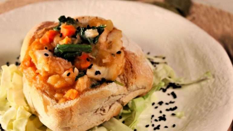 Um dos exemplos de receitas apresentados no manual: pão recheado com pescada e espinafres
