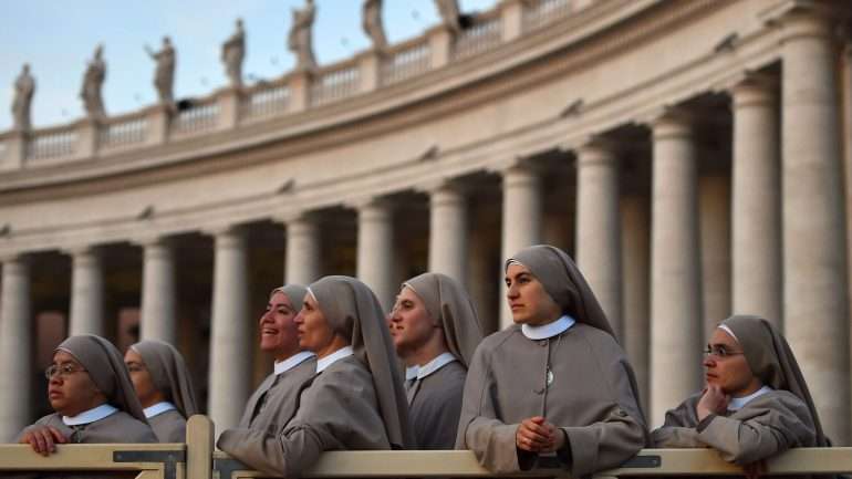 "Para o Vaticano, as mulheres são ótimas para os serviços de costura, para limpar a igreja, para as funções de secretariado", diz Maria João Sande Lemos
