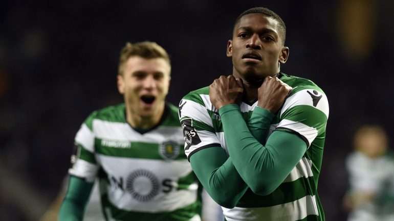 A celebração de Rafael Leão (com Ristovski atrás) após o golo no Dragão apontado em cima do intervalo