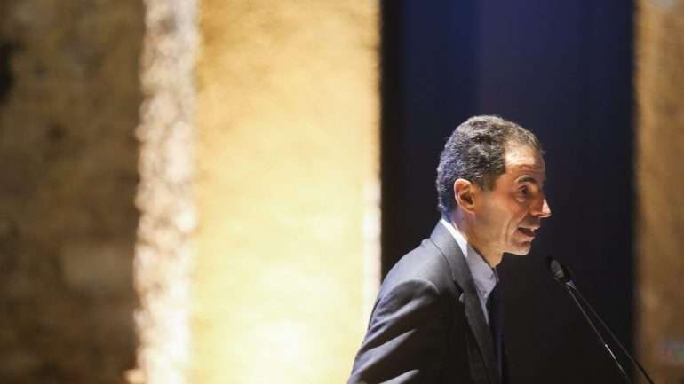Esta quarta-feira, o ministro Manuel Heitor avisou que a redução de vagas em Lisboa e no Porto é para continuar de forma gradual. Antes de se decidir que caminho seguir, e qual a sua evolução, o governante diz estar prevista uma avaliação e monitorização desta primeira redução de 1100 lugares