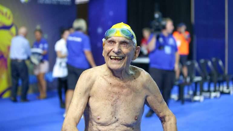 George Corones bateu os recordes mundiais de 50m e 100m livres no escalão 100-104 anos