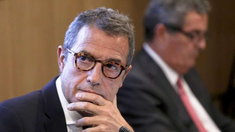 António Mexia, com Nuno Alves, o administrador financeiro da EDP, ao fundo