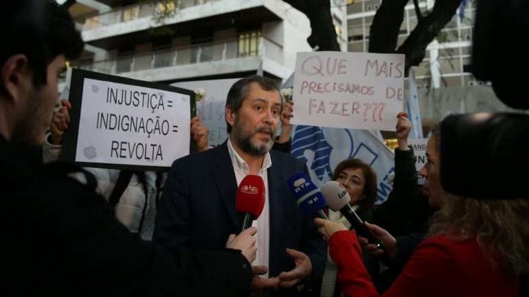 Mário Nogueira, líder da Fenprof, reúne-se com a tutela esta tarde