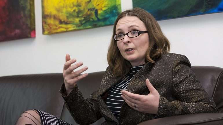 A embaixadora britânica em Portugal, Kirsty Hayes, diz que as medidas anunciadas por Theresa May são "robustas e adequadas"