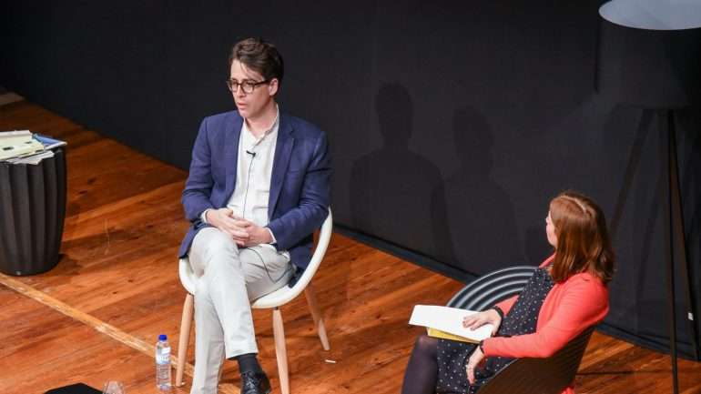 Benjamin Moser foi entrevistado por Raquel Marinho no Teatro Municipal Baltazar Dias, no Funchal