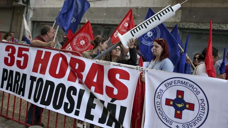Os enfermeiros iniciaram às 8h de quinta-feira uma greve de dois dias pela "valorização e dignificação" destes profissionais
