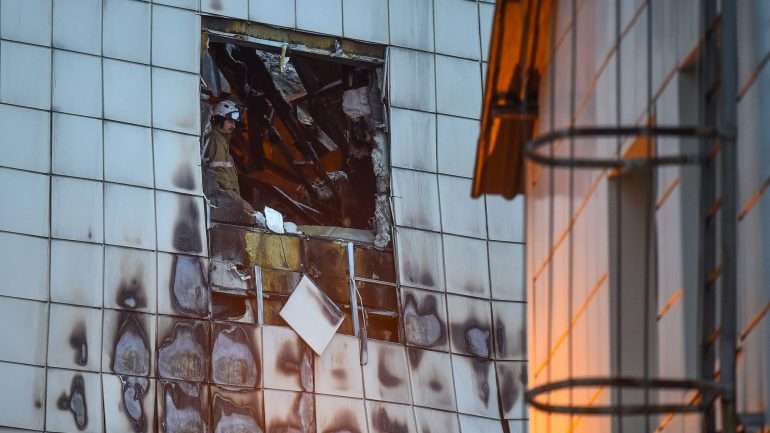 O fogo começou numa das salas de cinema do centro comercial