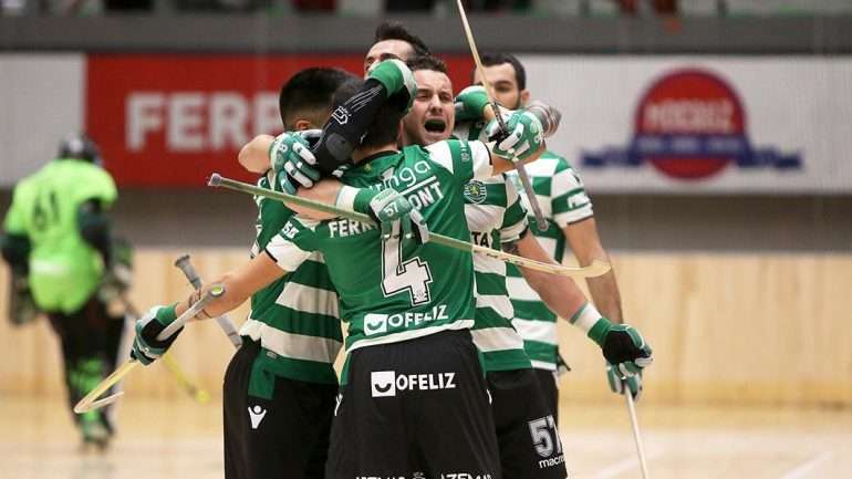 João Pinto e Vítor Hugo, que bisou, apontaram os golos do Sporting no triunfo frente à Oliveirense