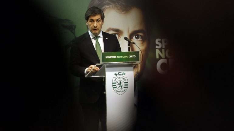 Bruno de Carvalho respondeu a Marta Soares, deixou mais críticas e encerrou a sua página no Facebook esta segunda-feira