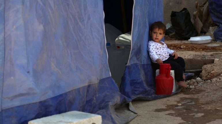 O ataque de sábado à localidade síria de Douma provocou a morte de 70 pessoas