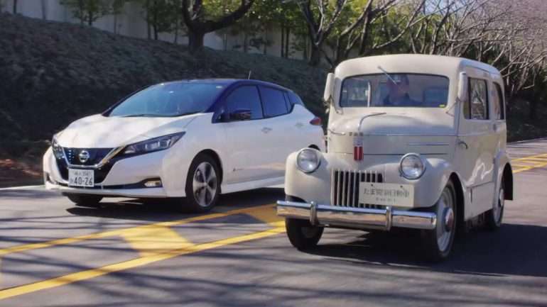 Dois veículos eléctricos com 70 anos de diferença. Enquanto a velocidade máxima aumentou de 35 para 144 km/h, a autonomia disparou de 65 para 400 km