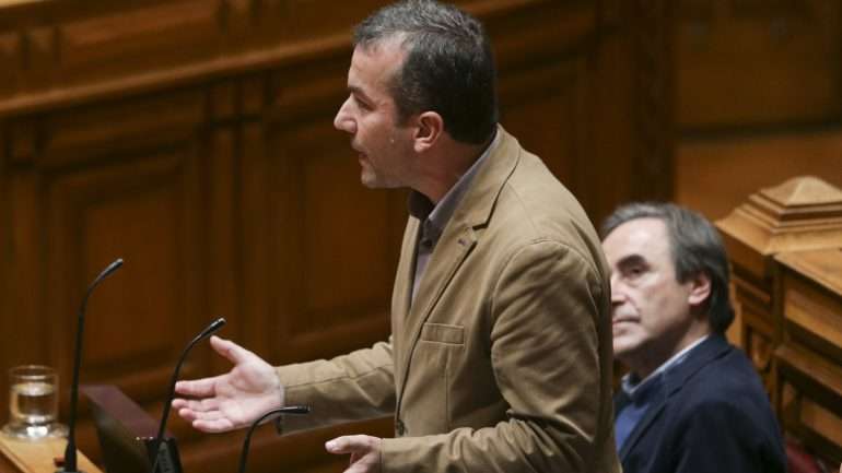 Paulino Ascenção era o único deputado do Bloco de Esquerda nesta situação, sendo também o único do partido eleito pelas ilhas