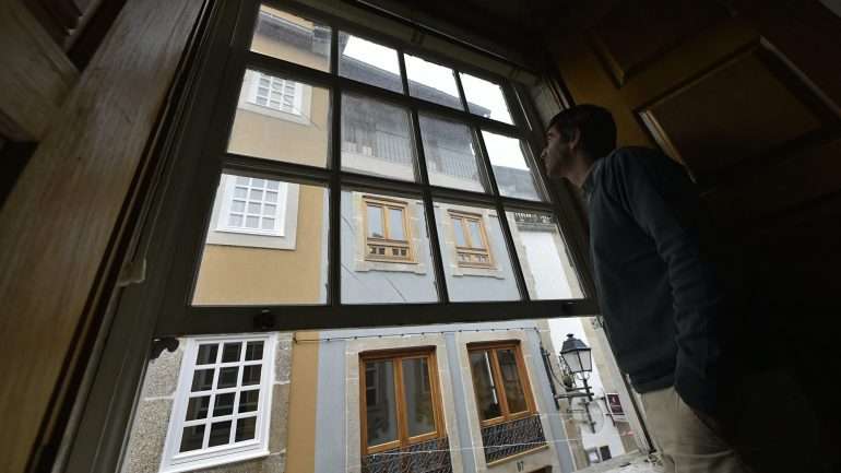 Falta de casas para arrendar leva a que de cada vez que aparece um imóvel surjam, em média, 70 propostas por ele.