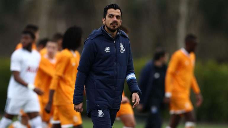 Equipa de João Brandão teve o pássaro na mão mas acabou por sofrer o golo do empate a poucos minutos do final do jogo