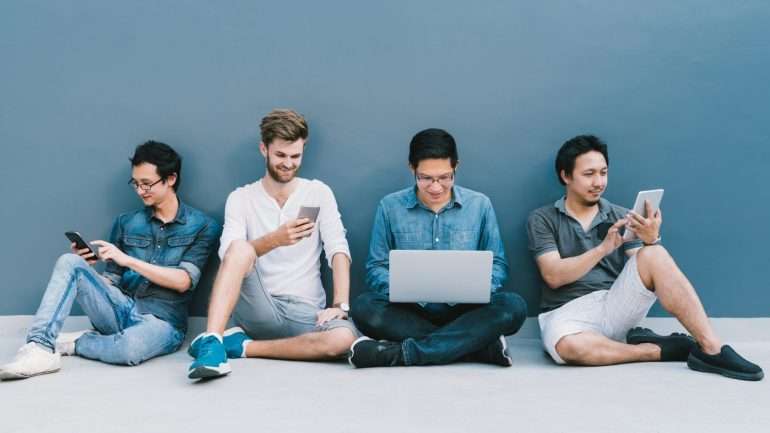 A neutralidade da rede (ou Internet neutra) é o princípio que garante que as operadoras de telecomunicações que disponibilizam o serviço de acesso à Internet não podem discriminar o acesso a conteúdos